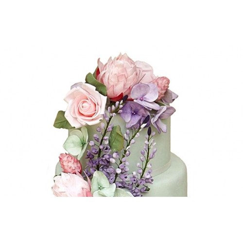 Свадебный многоярусный торт с цветам