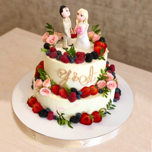 Свадебный торт с фигурками Жениха и Невесты