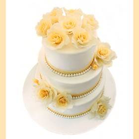 Свадебный торт c розами из сахарной мастики