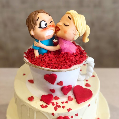 Свадебный торт с Невестой и Женихом в Чашке