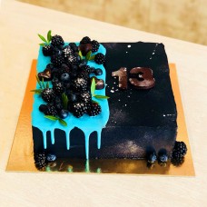 Торт с ежевикой на 13 лет