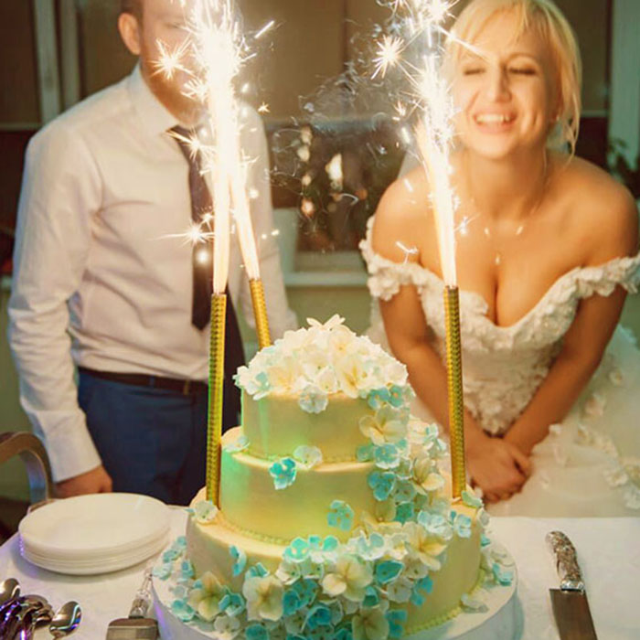 Кремовый свадебный торт с гортензией
