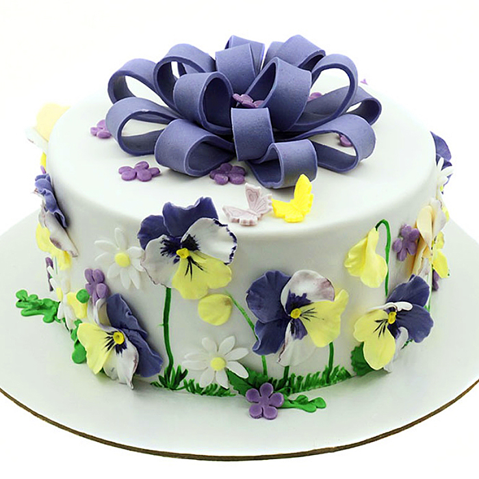 Торт с цветами Анютины глазки